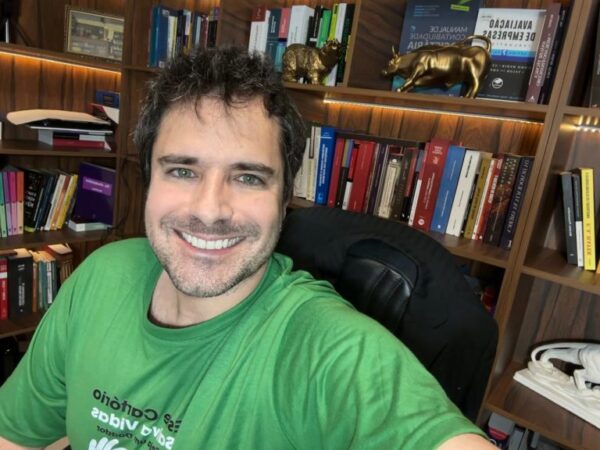 Tabelião Matheus Faria carneiro